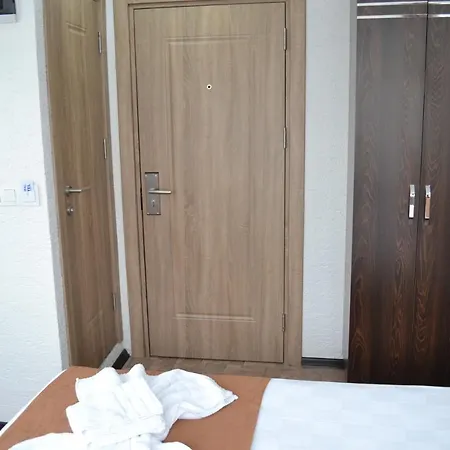Global 2022 Hotel *